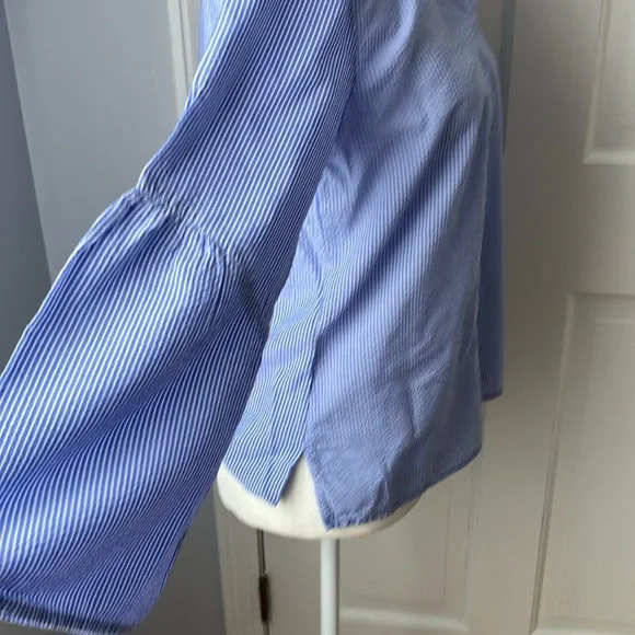 Cute bell sleeve seersucker split neck top blouse - Picture 4 of 7